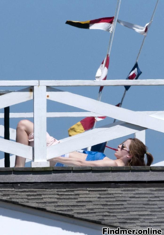 xAc5eXuH  High Quality Celebrity Seximage! Emma Watson  nipple slips and other sexy paparazzi pictures! 06.jpg